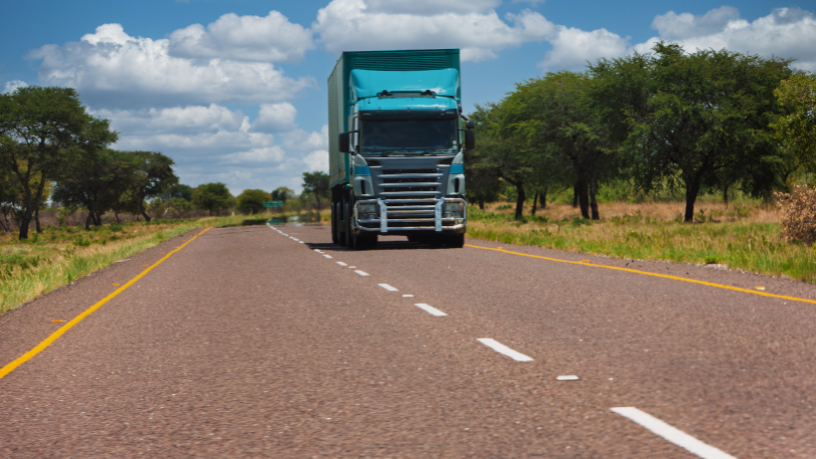 Avantec Transportes mostra como o rastreamento em tempo real garante segurança e precisão no transporte de cargas sensíveis.