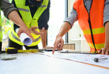 Em terrenos desafiadores, o uso correto de painéis e contenções garante uma obra mais previsível, como reforça Valderci Malagosini Machado.